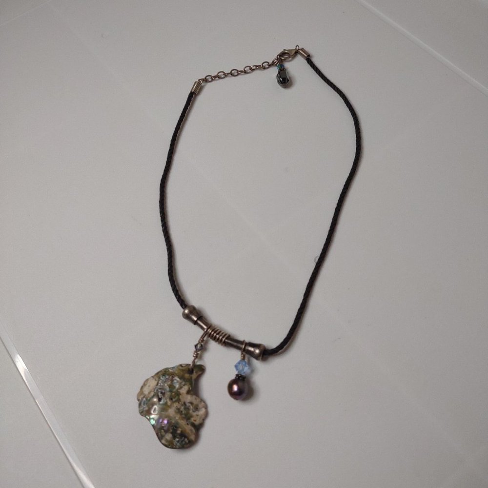 Very Cool Shell And Bead Necklace Adjustable 15 To 16.5 Inches Long
